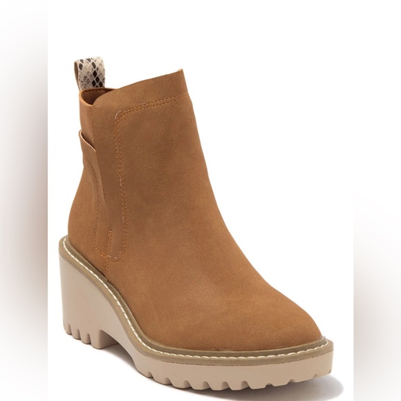 NICOLE MILLER Pocas Chelsea Lug Platform Fall Boots EUC LIKE NEW - Picture 1 of 6